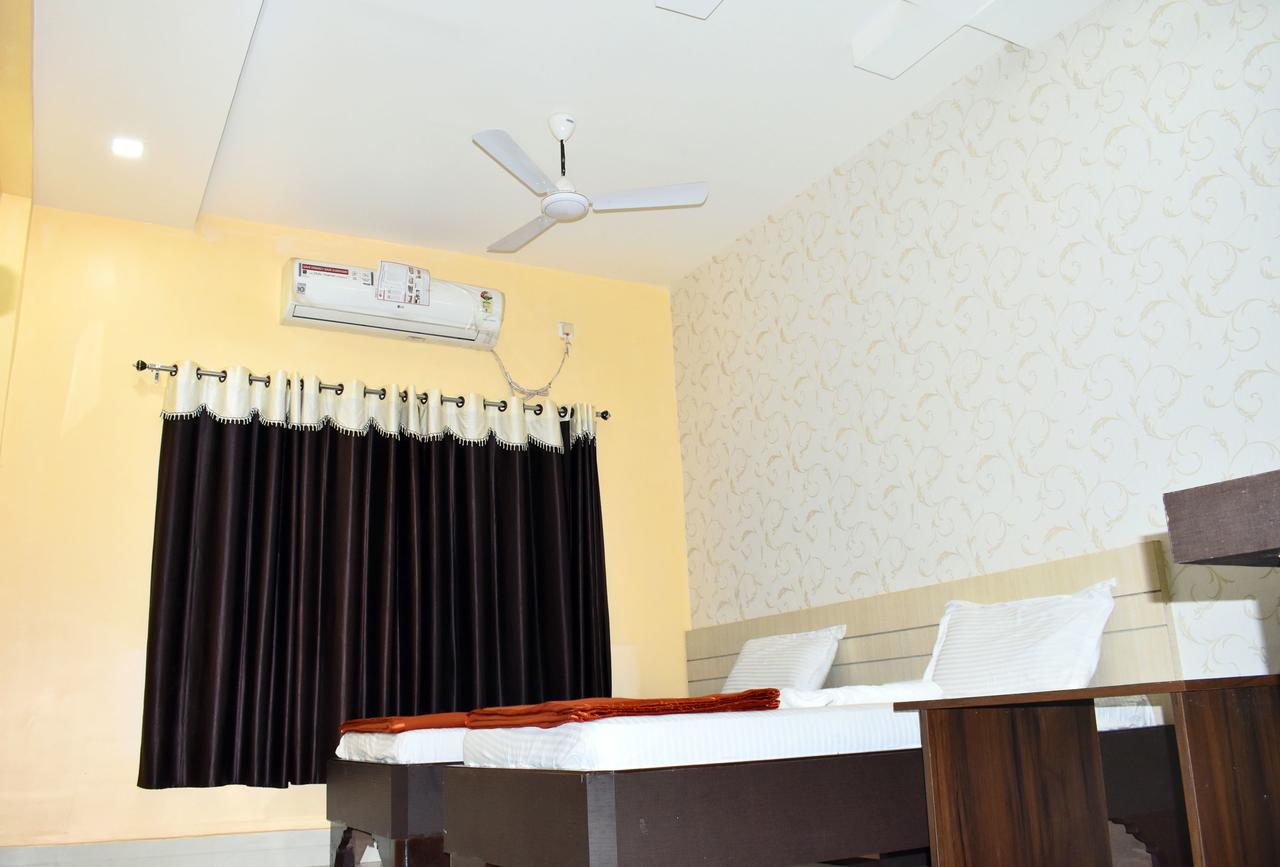 Hotel Triveni Balangir Exterior foto